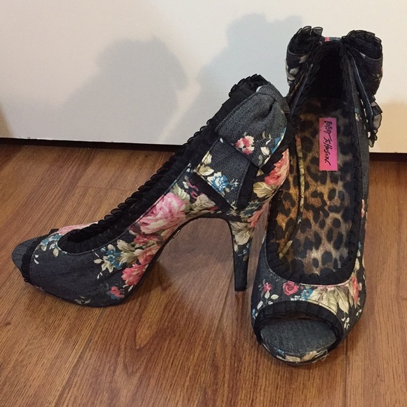 BETSEY JOHNSON Peep Toe Bow Pumps SIZE 9 - Picture 7 of 9